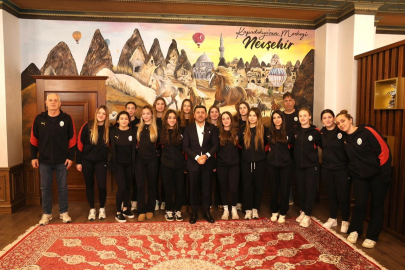 Galatasaray Sutopu Takımı'ndan Başkan Arı'ya ziyaret